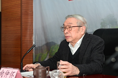 向仲怀院士指导蚕桑体系工作和产业发展